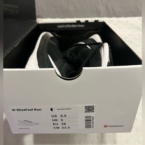 Lululemon Blissfeel Running Shoes | Black/White - size 6.5
